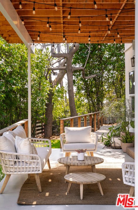 1664 Redesdale Ave, Los Angeles CA  90026-1654 exterior