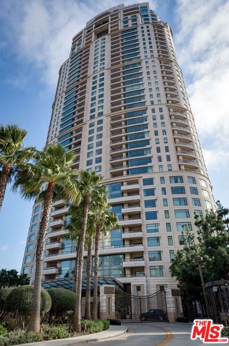 1 Century Dr, Los Angeles CA  90067-3401 exterior