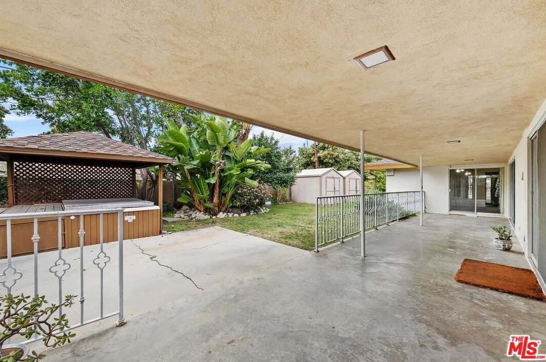 6521 Bedford Ave, Los Angeles CA  90056-2101 exterior