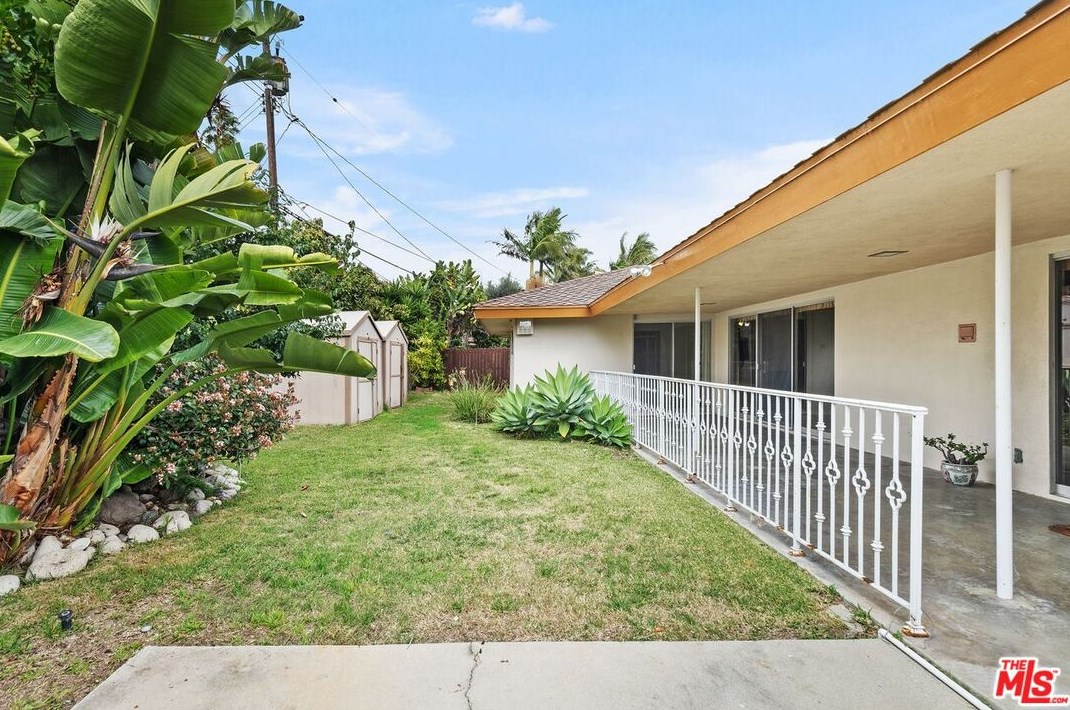 6521 Bedford Ave, Los Angeles CA  90056-2101 exterior
