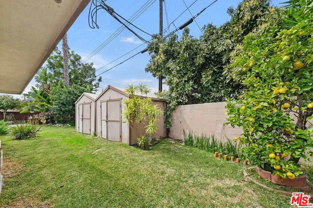 6521 Bedford Ave, Los Angeles CA  90056-2101 exterior