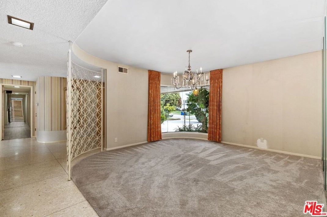 6521 Bedford Ave, Los Angeles CA  90056-2101 exterior