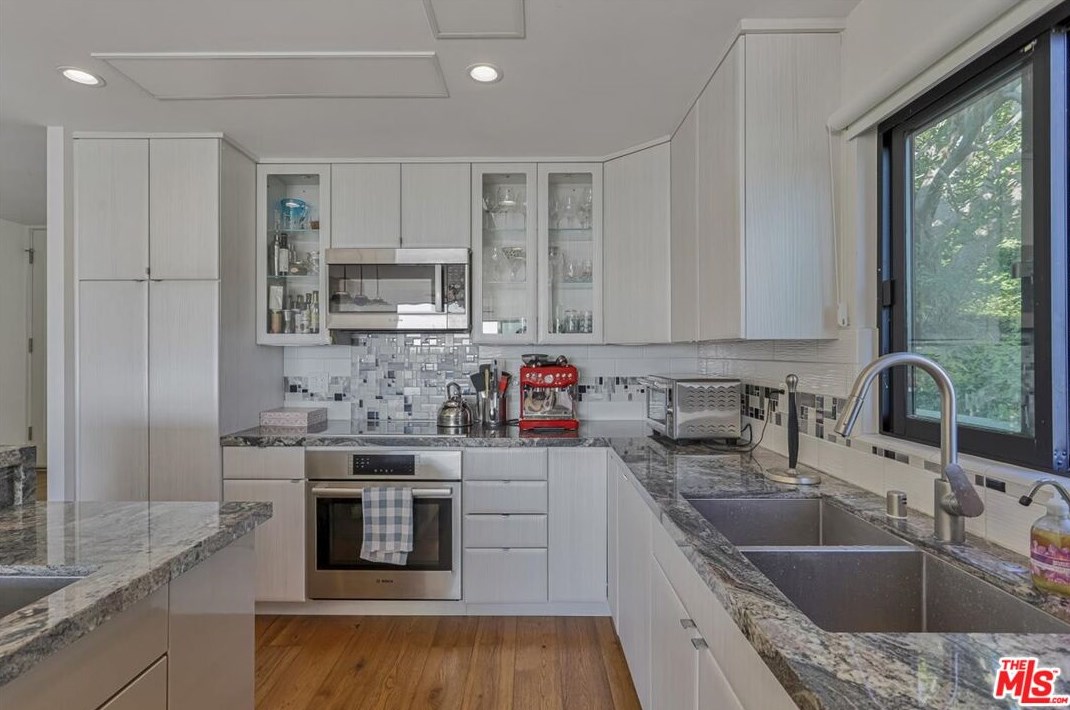 29660 Zuma Bay Way, Malibu CA  90265-4149 exterior