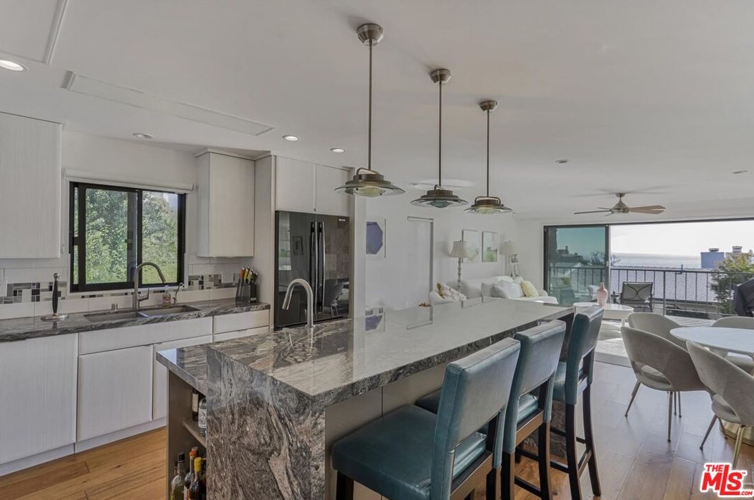 29660 Zuma Bay Way, Malibu CA  90265-4149 exterior