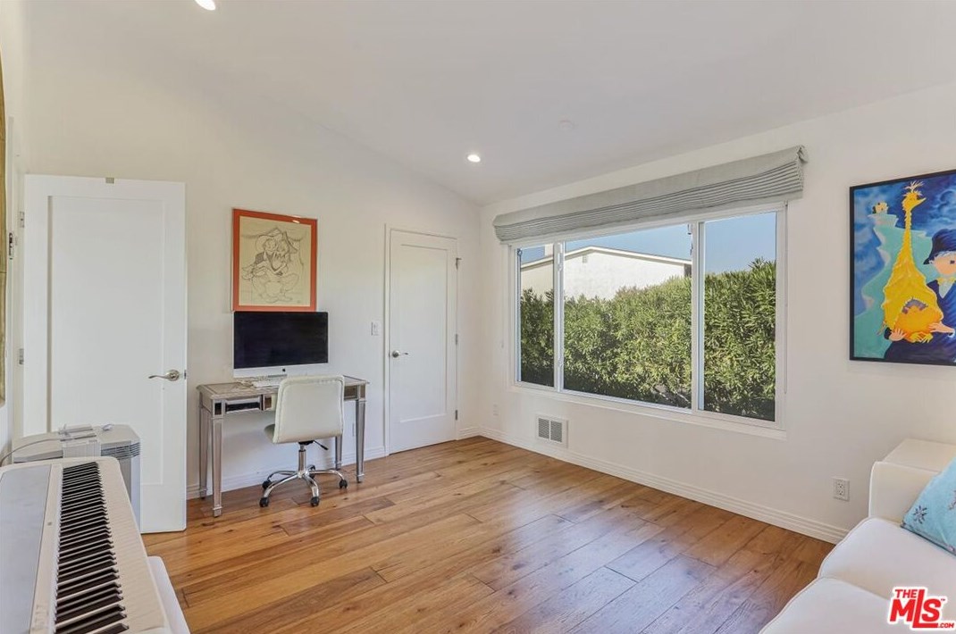 29660 Zuma Bay Way, Malibu CA  90265-4149 exterior