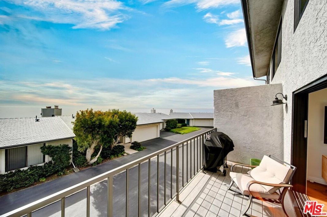 29660 Zuma Bay Way, Malibu CA  90265-4149 exterior