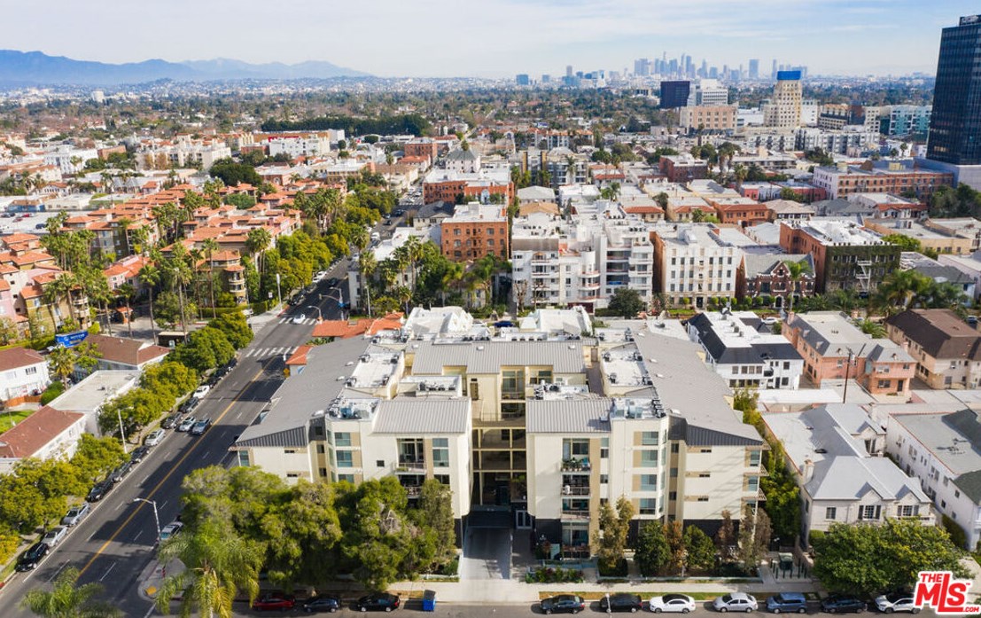 600 Ridgeley Dr, Los Angeles CA  90036-4292 exterior