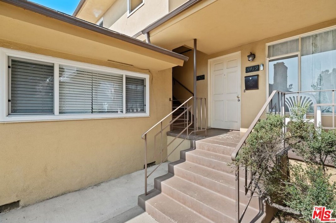 5421 Slauson Ave, Los Angeles CA  90056-5244 exterior