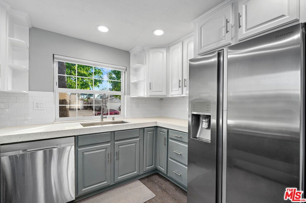 2017 Morley St, Simi Valley CA  93065-3533 exterior