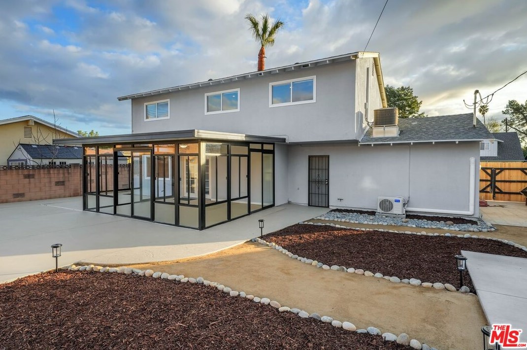 2017 Morley St, Simi Valley CA  93065-3533 exterior
