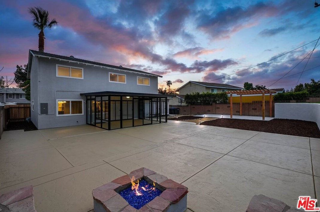 2017 Morley St, Simi Valley CA  93065-3533 exterior