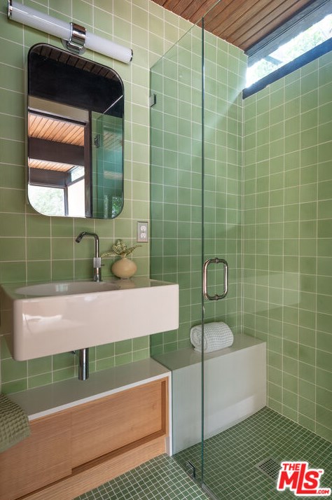 1896 Lucile Ave, Los Angeles CA  90026-1026 exterior