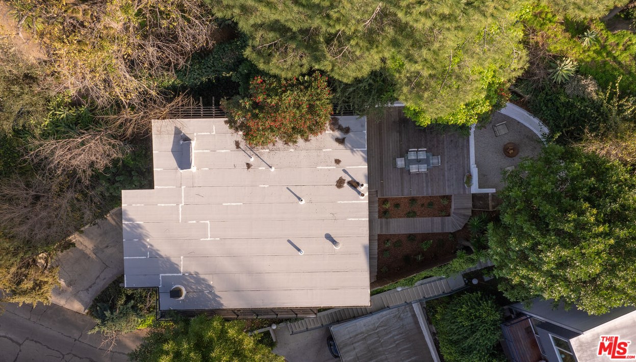 1896 Lucile Ave, Los Angeles CA  90026-1026 exterior