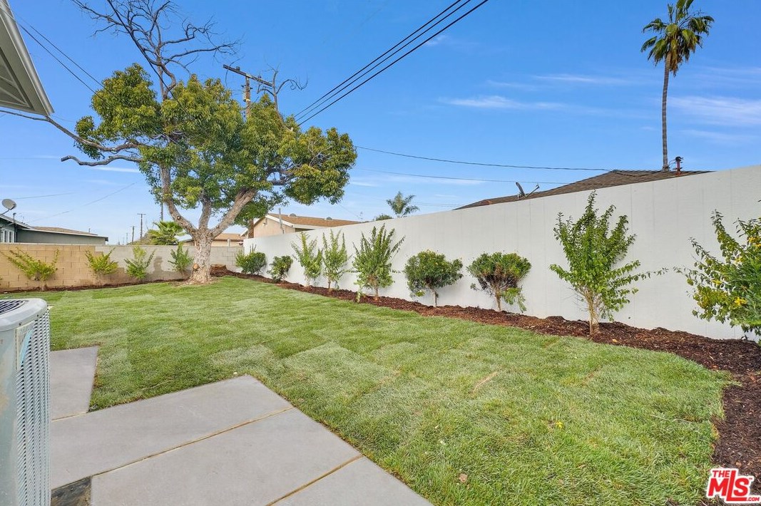 13116 Purche Ave, Gardena CA  90249-1643 exterior