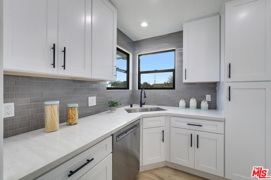 13116 Purche Ave, Gardena CA  90249-1643 exterior