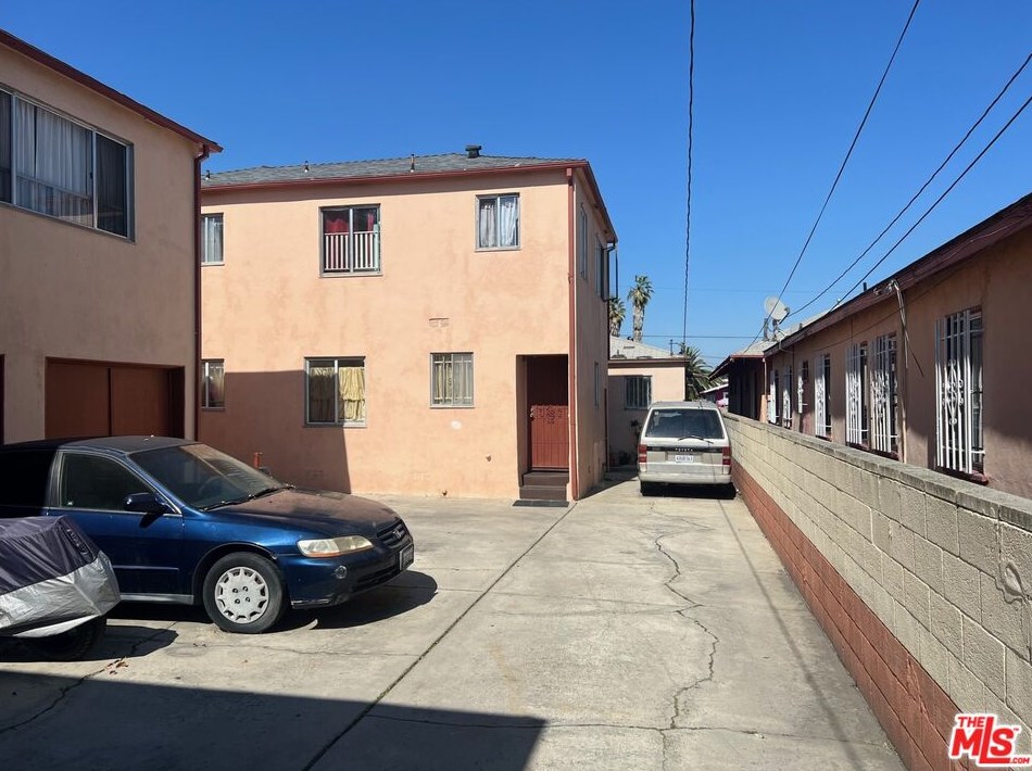 1030 94 St, Los Angeles CA  90044-3256 exterior