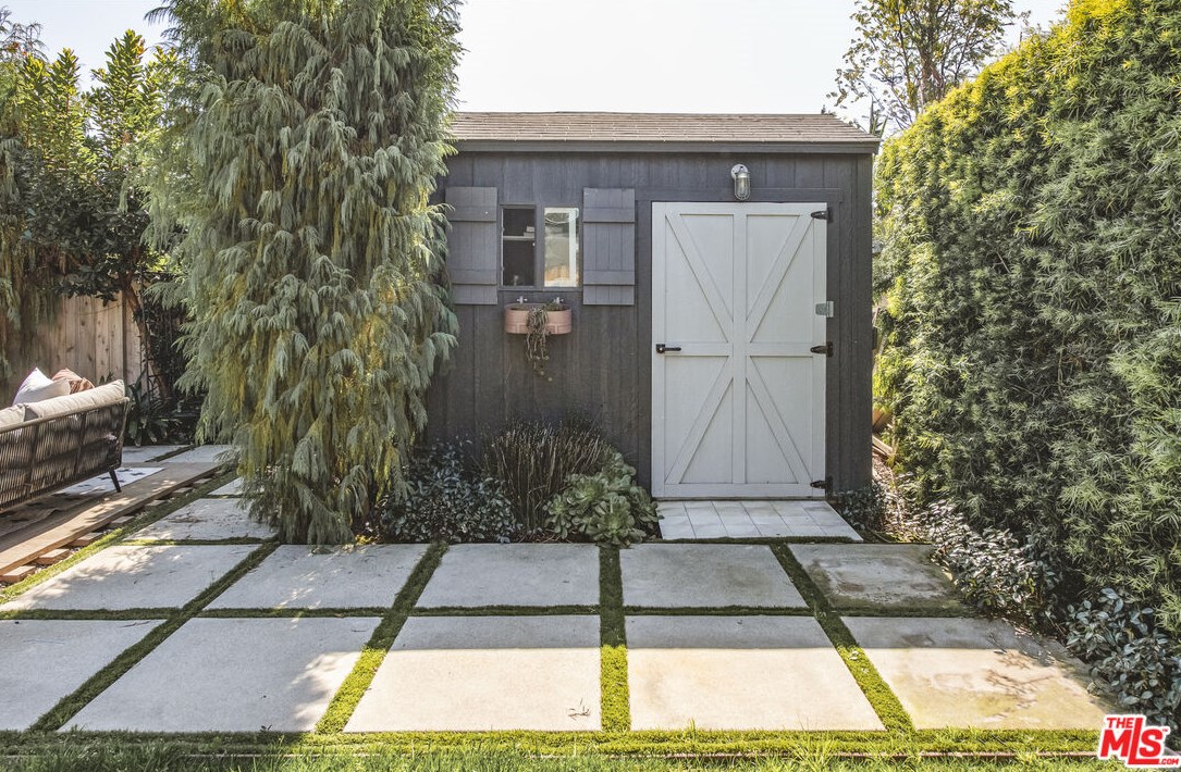 3609 Gramercy Pl, Los Angeles CA  90018-4302 exterior