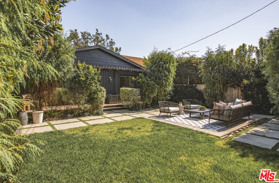 3609 Gramercy Pl, Los Angeles CA  90018-4302 exterior