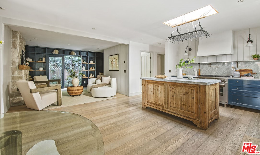 3609 Gramercy Pl, Los Angeles CA  90018-4302 exterior