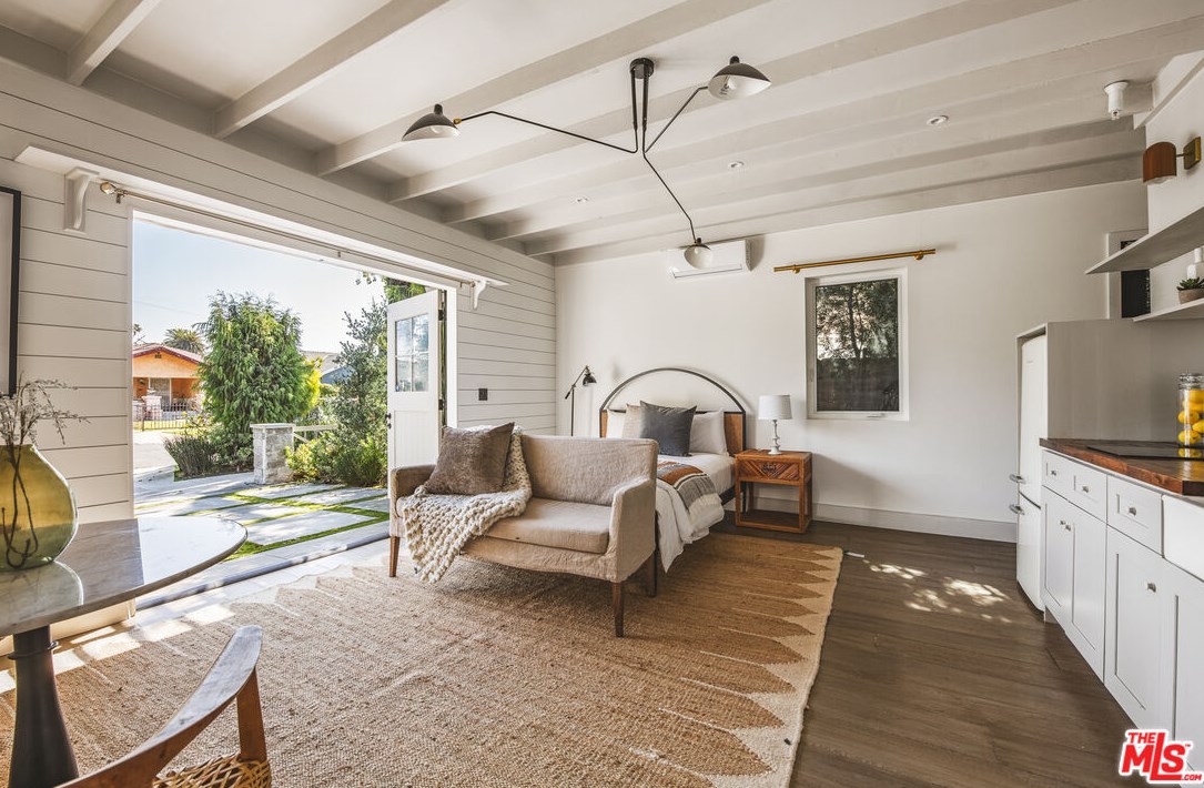 3609 Gramercy Pl, Los Angeles CA  90018-4302 exterior