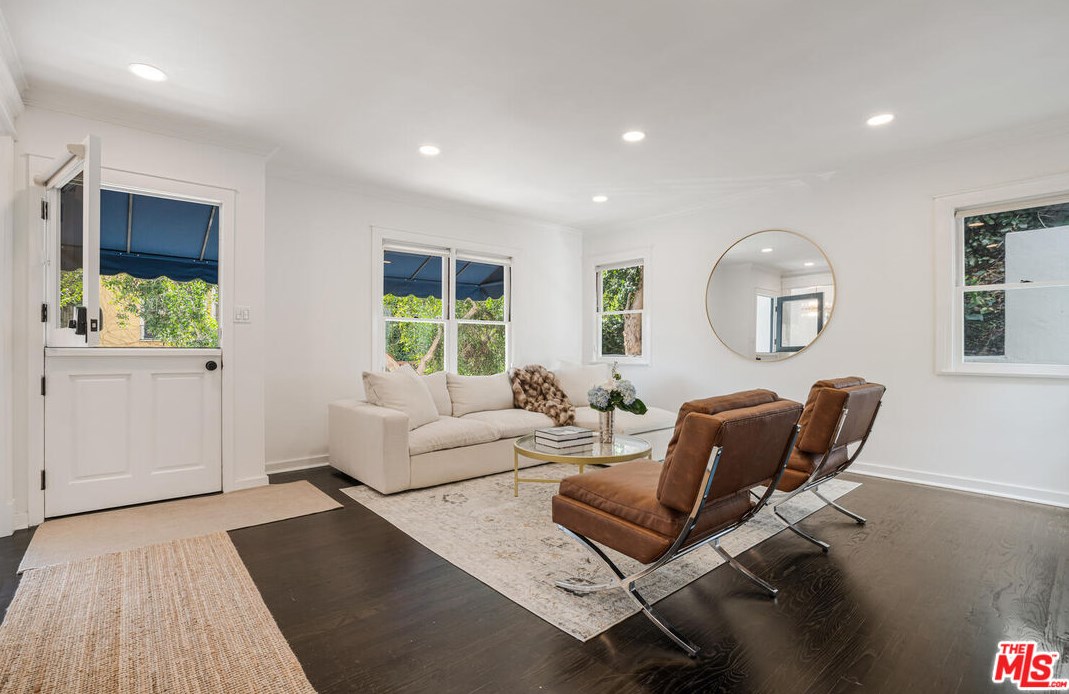 6915 Camrose Dr, Los Angeles CA  90068-3110 exterior