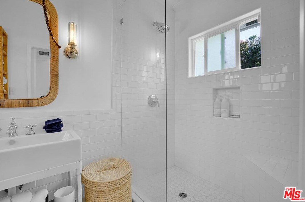 2844 Overland Ave, Los Angeles CA  90064-4218 exterior