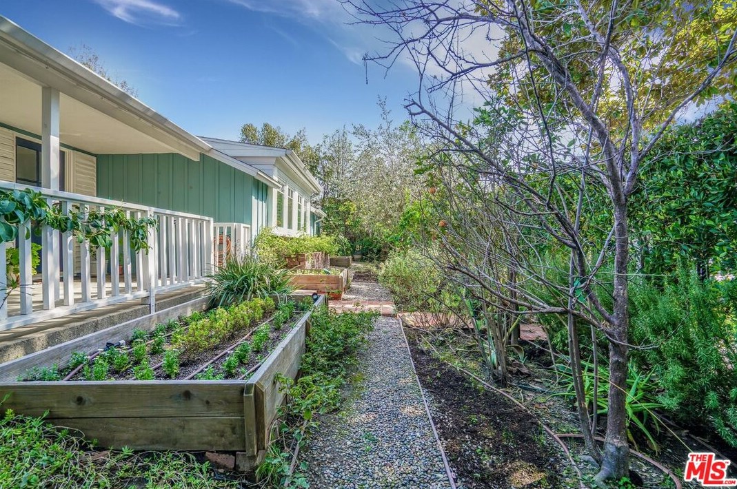 2844 Overland Ave, Los Angeles CA  90064-4218 exterior