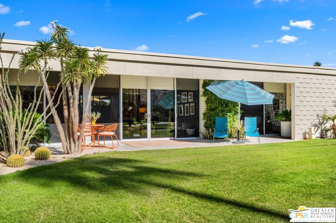 320 Desert Lakes Dr, Palm Springs CA  92264-5514 exterior
