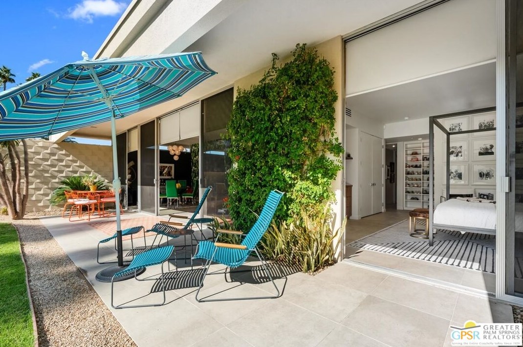 320 Desert Lakes Dr, Palm Springs CA  92264-5514 exterior