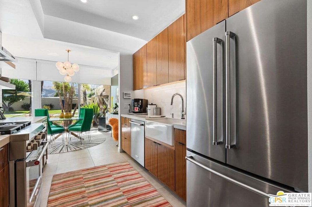 320 Desert Lakes Dr, Palm Springs CA  92264-5514 exterior
