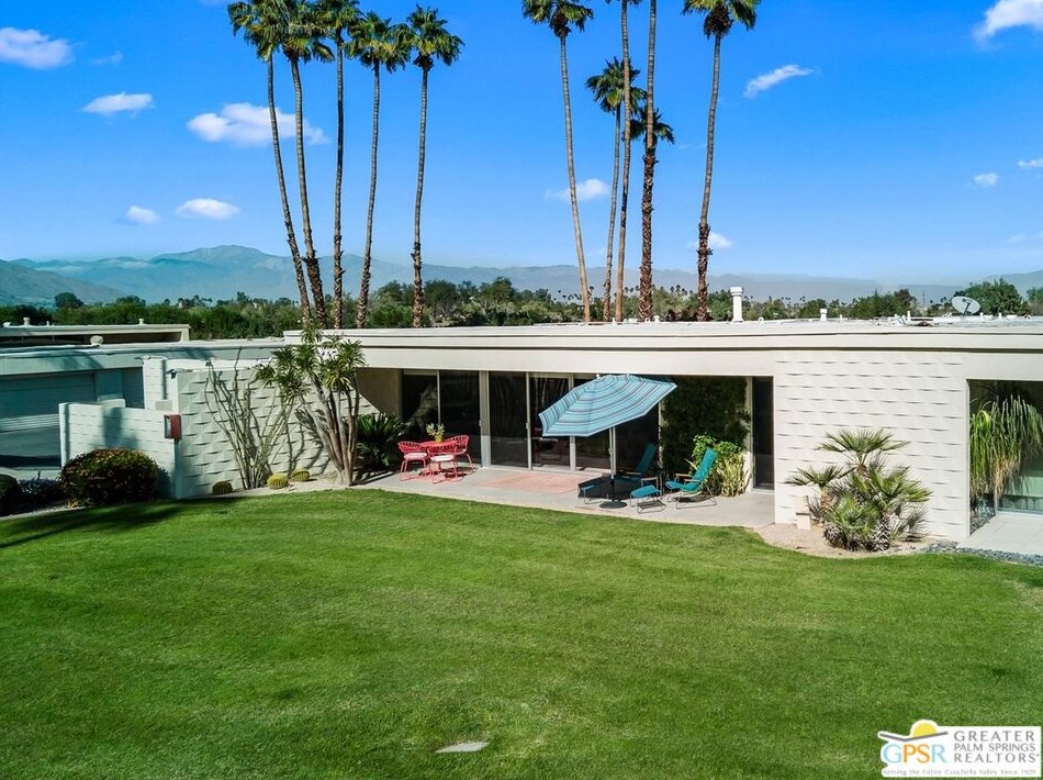 320 Desert Lakes Dr, Palm Springs CA  92264-5514 exterior