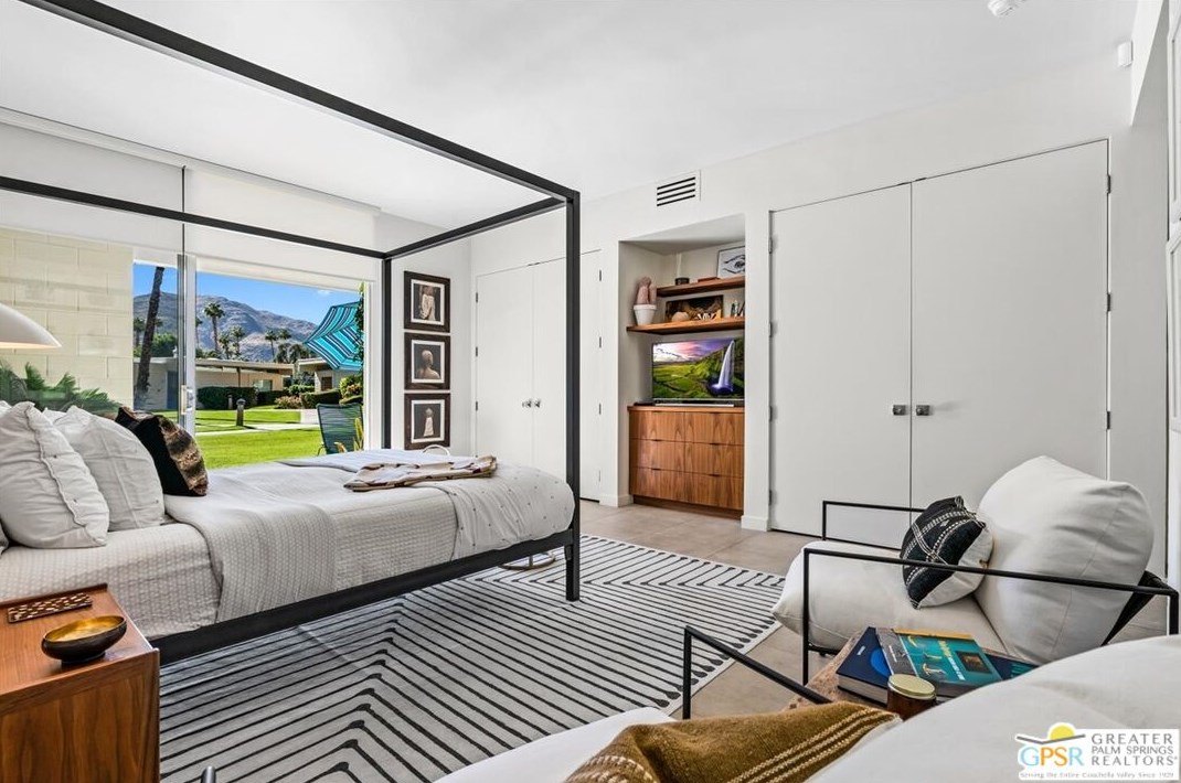 320 Desert Lakes Dr, Palm Springs CA  92264-5514 exterior