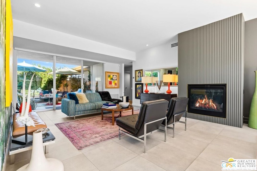 320 Desert Lakes Dr, Palm Springs CA  92264-5514 exterior