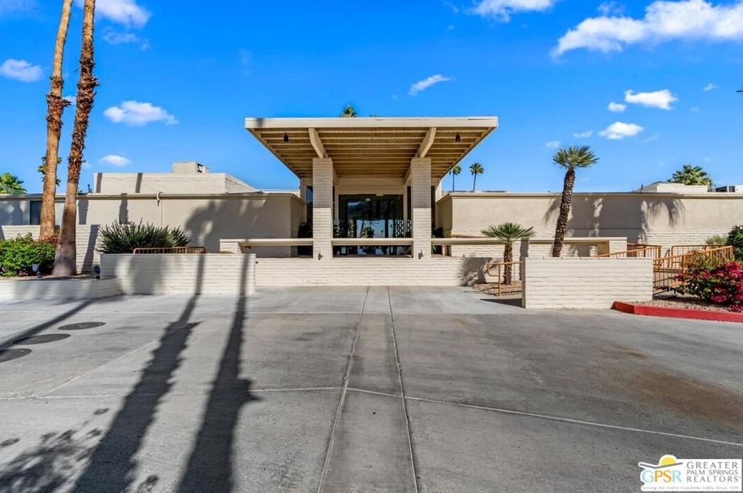 320 Desert Lakes Dr, Palm Springs CA  92264-5514 exterior