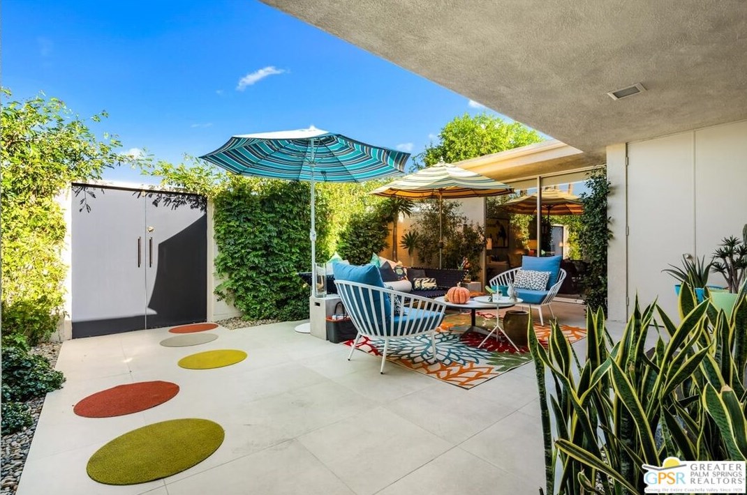 320 Desert Lakes Dr, Palm Springs CA  92264-5514 exterior