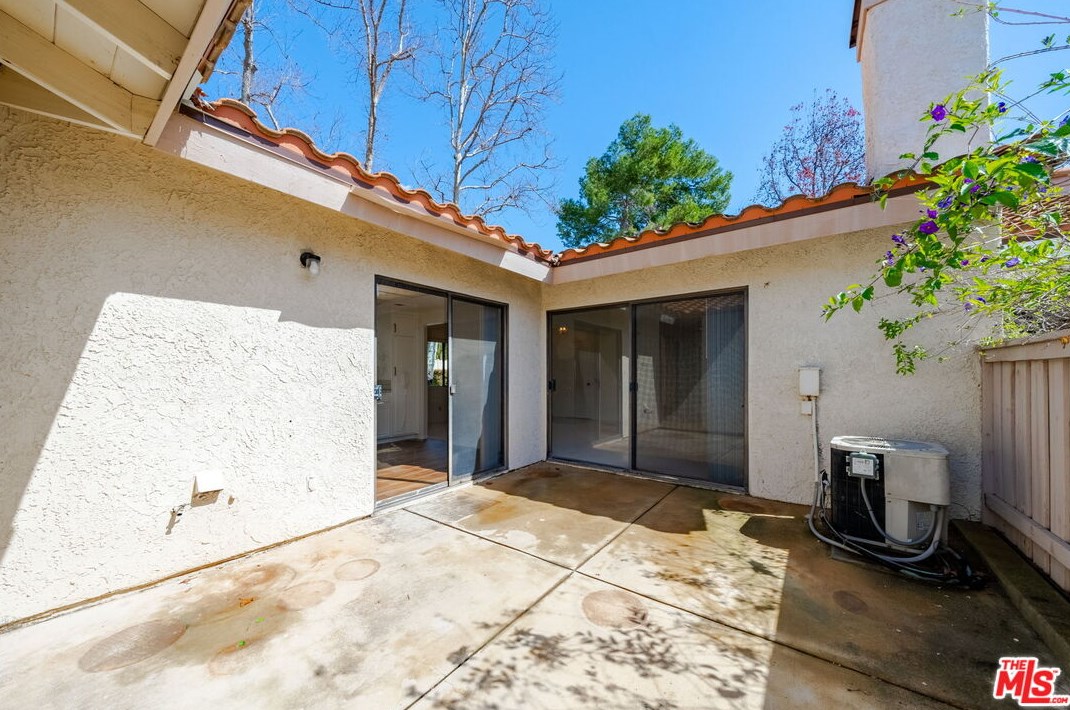 2218 Birchdale Dr, Thousand Oaks CA  91362-1598 exterior