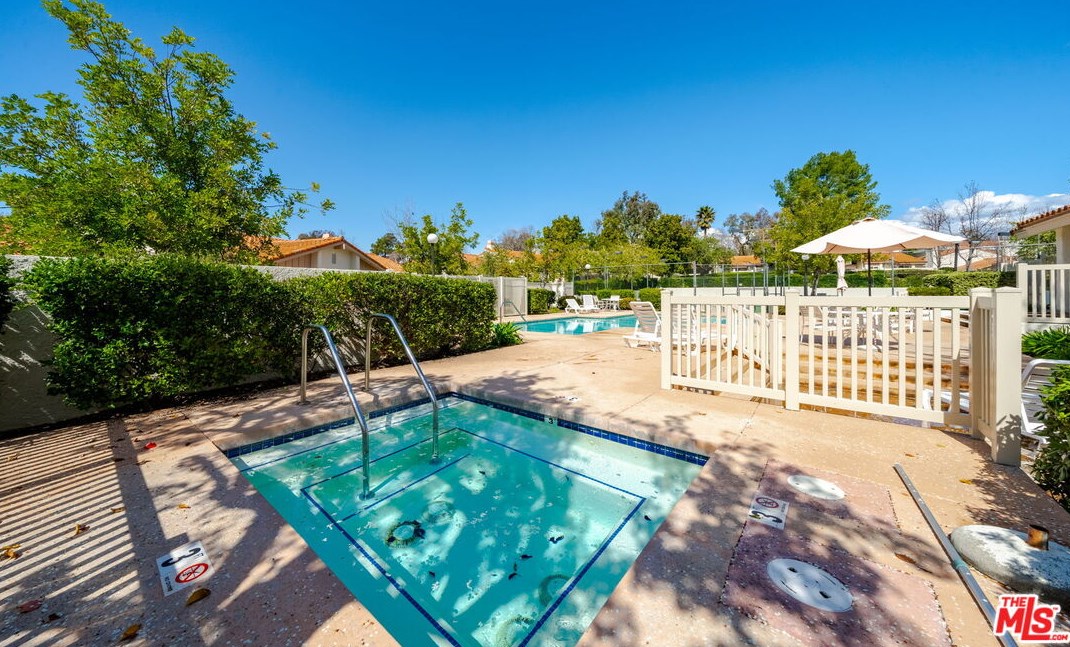 2218 Birchdale Dr, Thousand Oaks CA  91362-1598 exterior