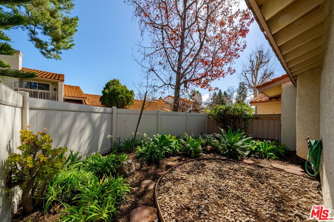 2218 Birchdale Dr, Thousand Oaks CA  91362-1598 exterior