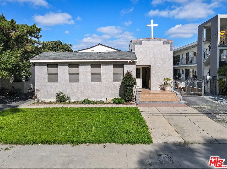 317 Palmer Ave, Glendale CA  91204-3206 exterior