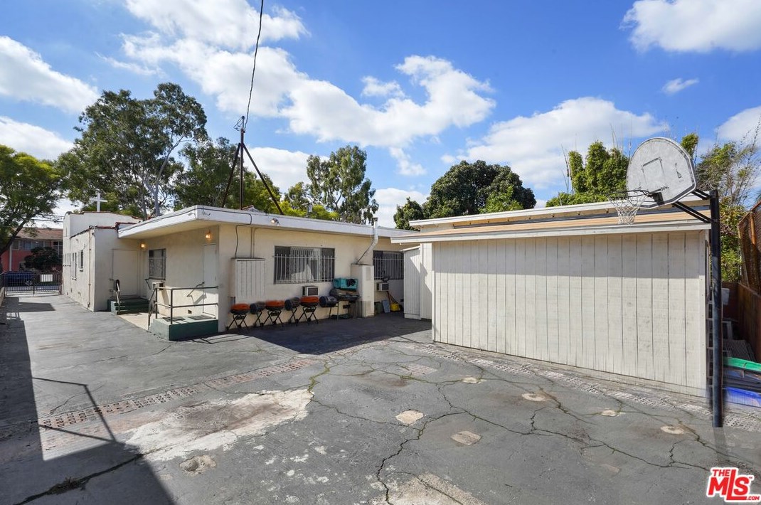 317 Palmer Ave, Glendale CA  91204-3206 exterior