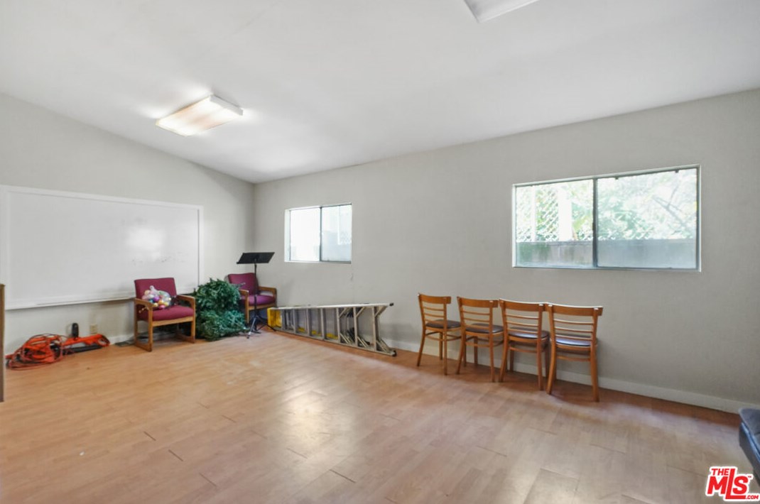 317 Palmer Ave, Glendale CA  91204-3206 exterior