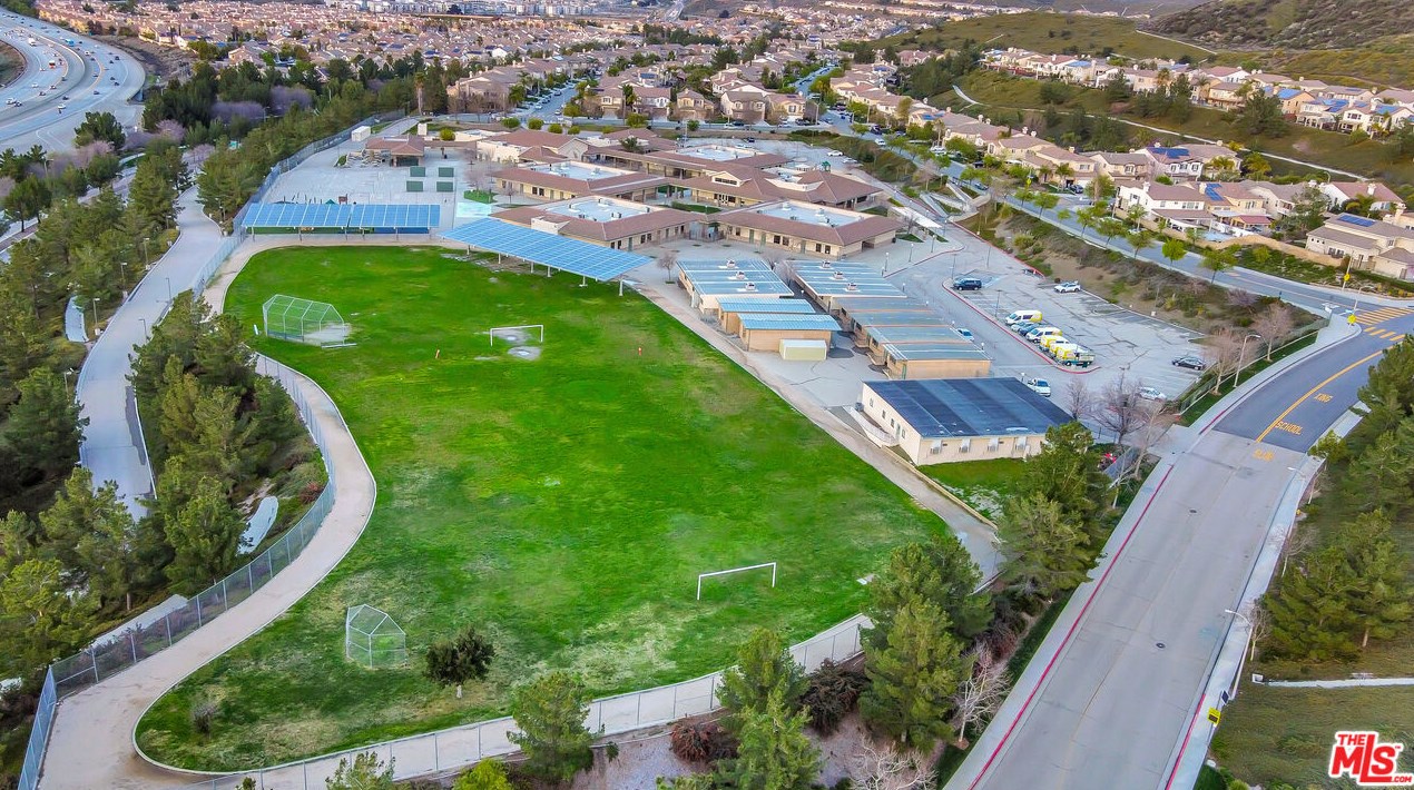 27122 Brown Oaks Way, Santa Clarita CA  91387-3894 exterior