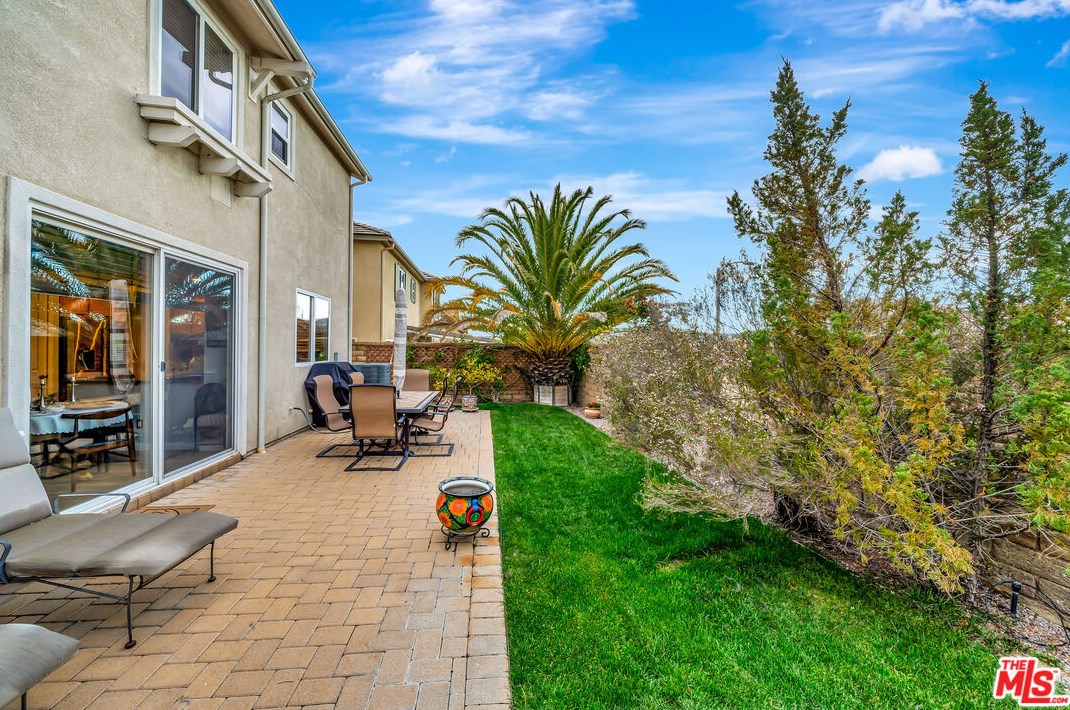 27122 Brown Oaks Way, Santa Clarita CA  91387-3894 exterior