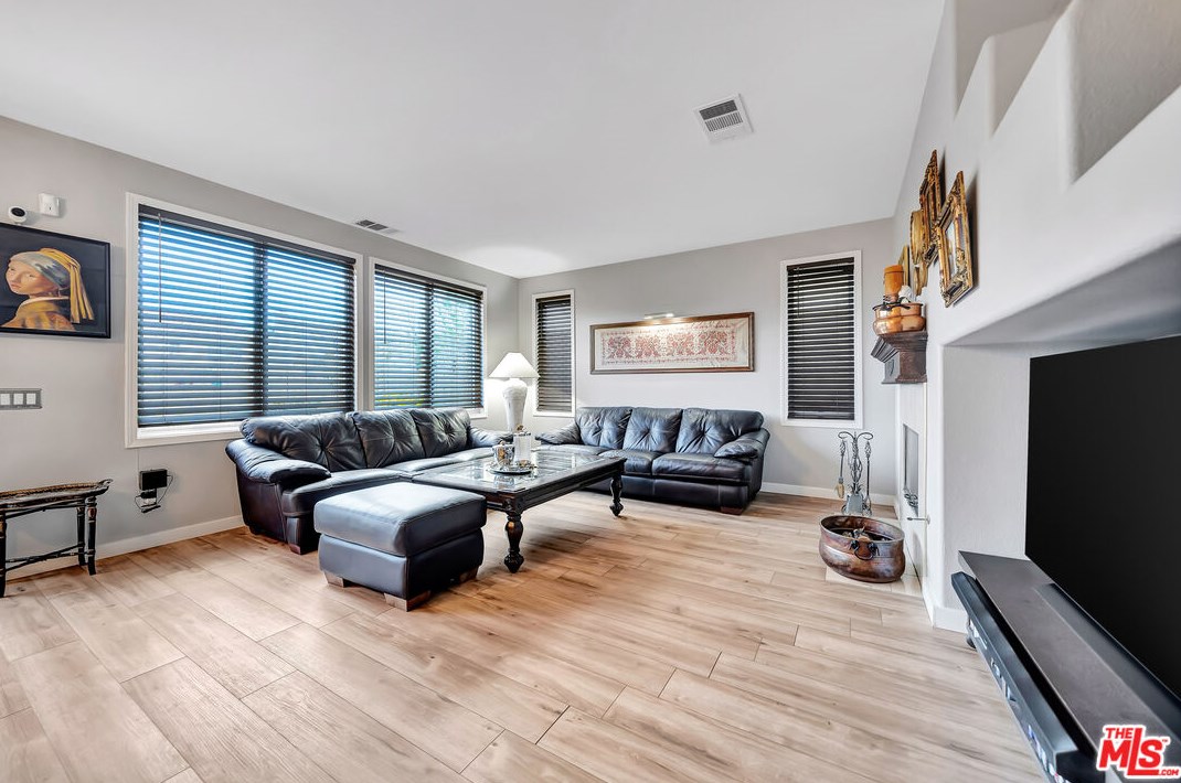 27122 Brown Oaks Way, Santa Clarita CA  91387-3894 exterior