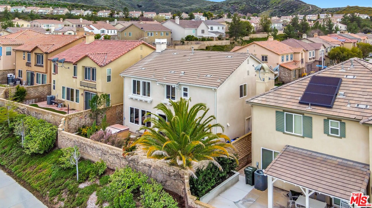 27122 Brown Oaks Way, Santa Clarita CA  91387-3894 exterior