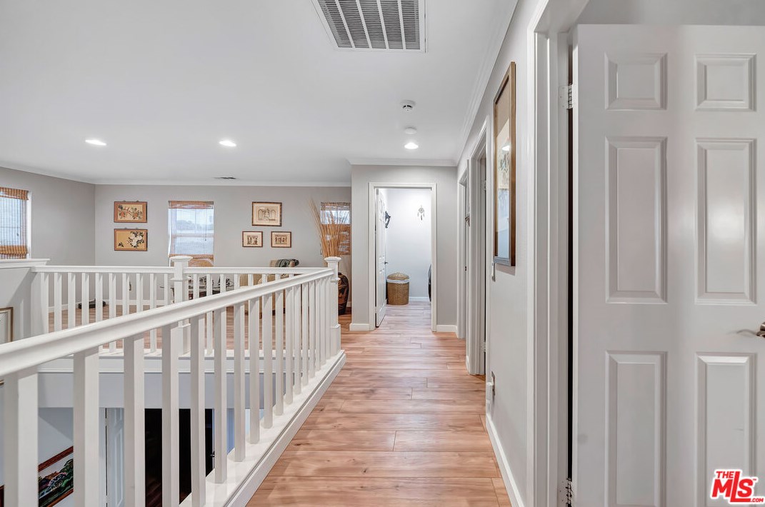 27122 Brown Oaks Way, Santa Clarita CA  91387-3894 exterior