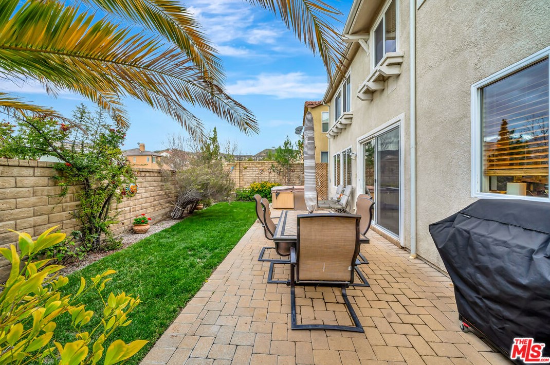 27122 Brown Oaks Way, Santa Clarita CA  91387-3894 exterior