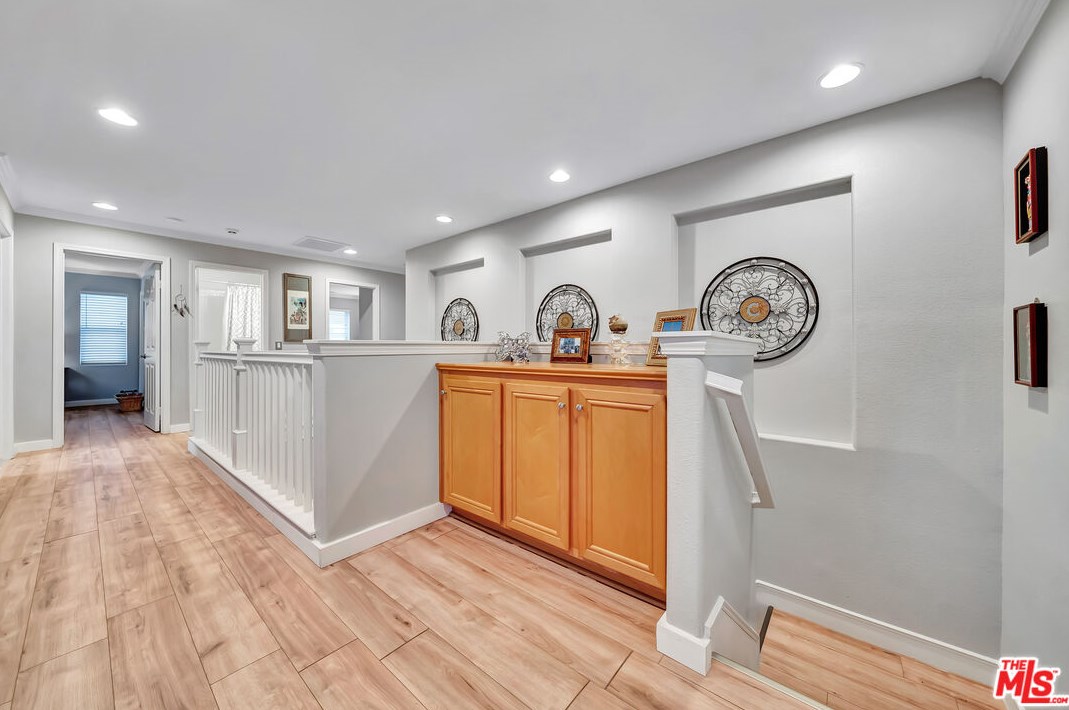 27122 Brown Oaks Way, Santa Clarita CA  91387-3894 exterior