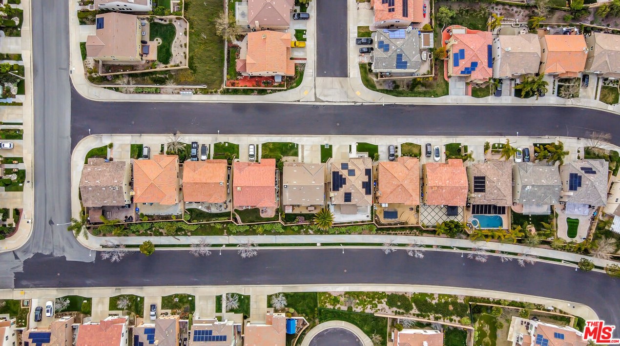 27122 Brown Oaks Way, Santa Clarita CA  91387-3894 exterior