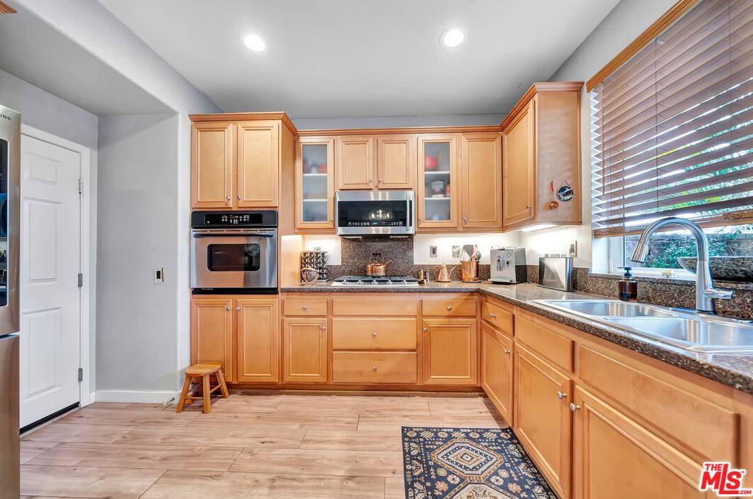 27122 Brown Oaks Way, Santa Clarita CA  91387-3894 exterior